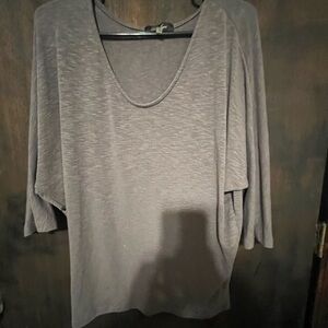 Laila Jayde Scoop Neck Relaxed Tunic in Gray